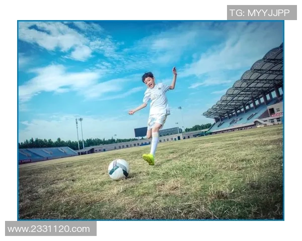 新疆足球明星分享个人成长故事与对未来的展望视频解析